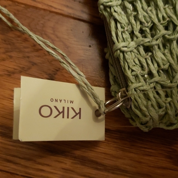 𝅺kiko Milano  green me pochette. NWT with a free travel  goodies. - Picture 3 of 7